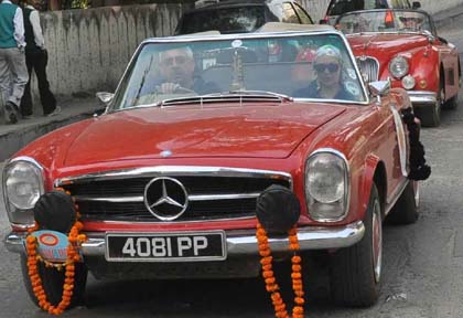 विंटेज कार रैली रवाना