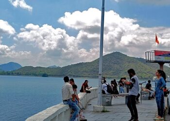 मानसून की दस्तक के बाद बढ़ी पर्यटकों की हलचल