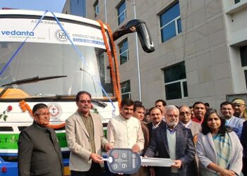 हिन्दुस्तान जिंक द्वारा आरएनटी मेडिकल कालेज को ऑन्कोलॉजी वाहन भेंट