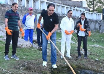 विश्व जल दिवस पर हिंदुस्तान जिंक का झील स्वच्छता अभियान