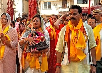 देवदर्शन पदयात्रा में भक्तिमय हुई लेकसिटी