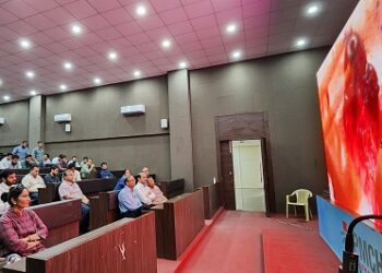 यूके से आए डॉ. माथुर ने लाइव सर्जरी में सिखाई बारीकियां