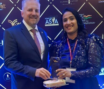 डॉ. मेघा दुबई में विश्व वूमन लीडर फोरम द्वारा सम्मानित