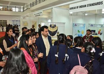 पहले दिन बच्चों व बड़ों ने प्रदर्शनी देख बढ़ाया ज्ञान