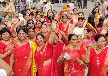 अग्रसेन जयंती पर शहर में निकली अग्रसेन महाराज की भव्य शोभायात्रा