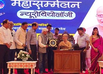 चिकित्सक तन का इलाज करते है और आध्यात्म मन का: पुलक सागर