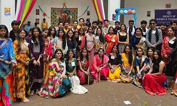 पेसिफिक यूनिवर्सिटी में गरबे की गूंज