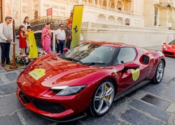 हरितराज सिंह मेवाड़ ने फेरारी कारों के दल को किया फ्लैग ऑफ