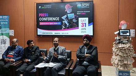 सर पदमपत सिंघानिया यूनिवर्सिटी ने प्रवेश 2026 के लिए इन-हाउस एआई रोबोट “आईरा” किया लॉन्च