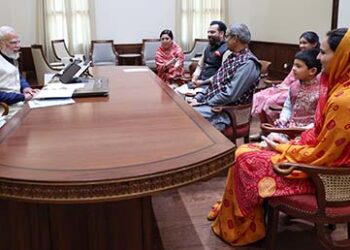 डॉ. लक्ष्यराज सिंह मेवाड़ की सपरिवार पीएम नरेंद्र मोदी से शिष्टाचार भेंट