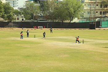 उदय विलास ने पैरेलल और लेकेण्ड ने रेडिसन ब्लू को हराकर जीते मैच